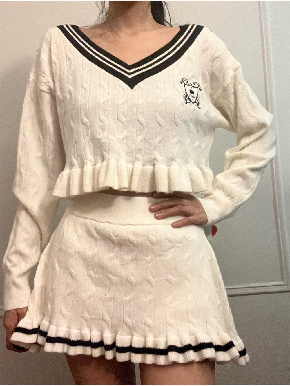 Knit V-neck Badge Graphic Ruffle Trim Contrasting Binding Long Sleeve Top Cider
